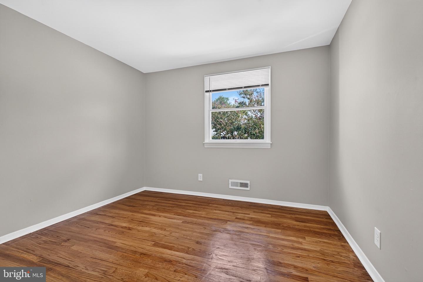 2112 Folkstone Rd Property Photo 16
