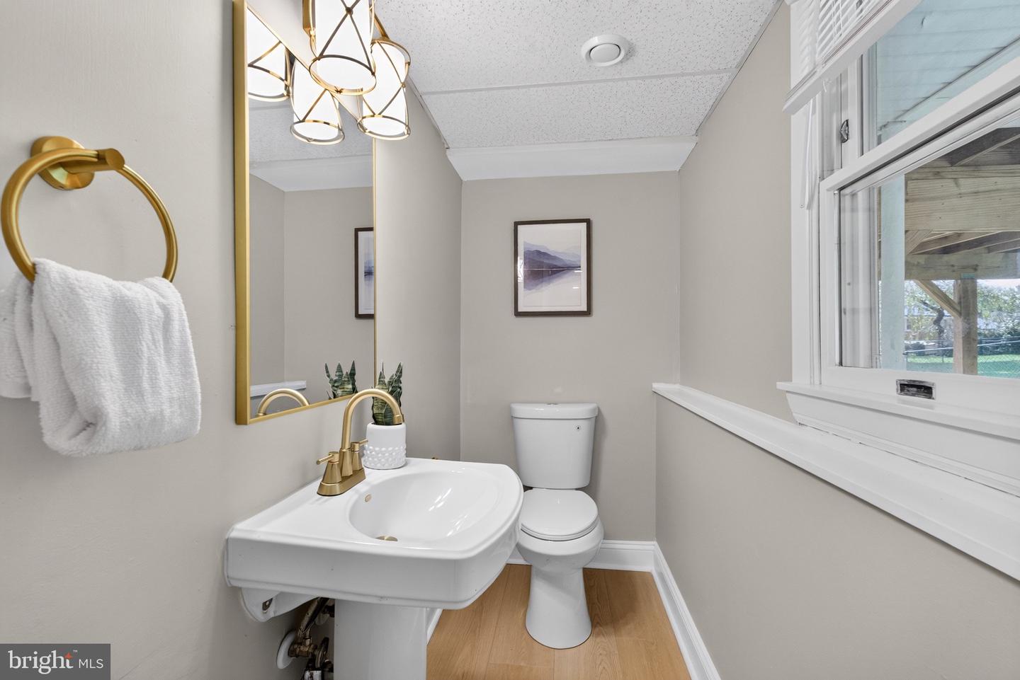 2112 Folkstone Rd Property Photo 20