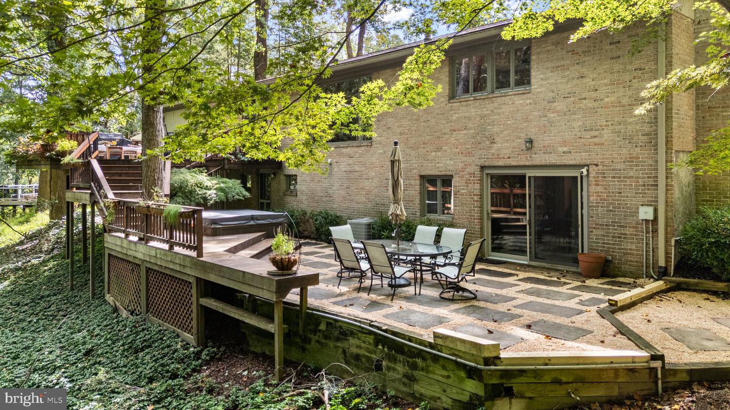10 Winterberry Ct Property Photo 9