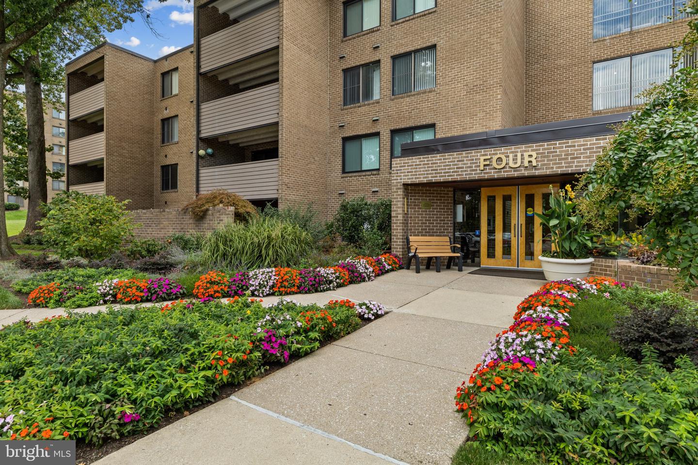 4 Candlemaker Ct #201 Property Photo 1