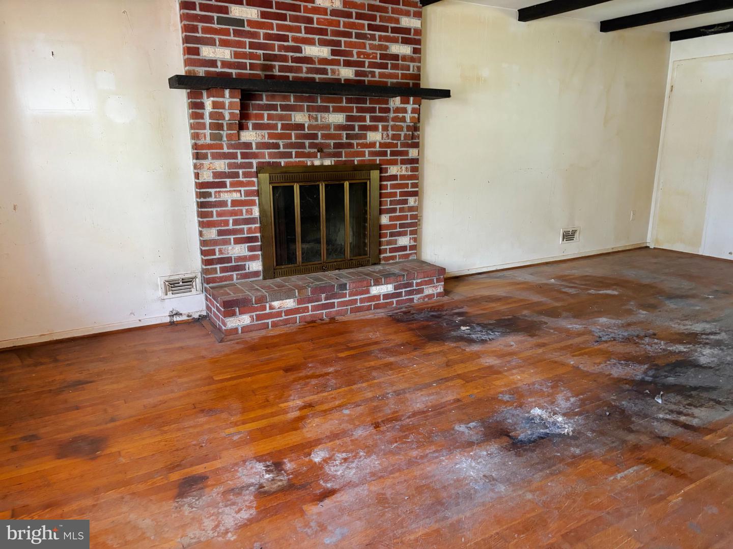 52 Greenmeadow Dr Property Photo 3