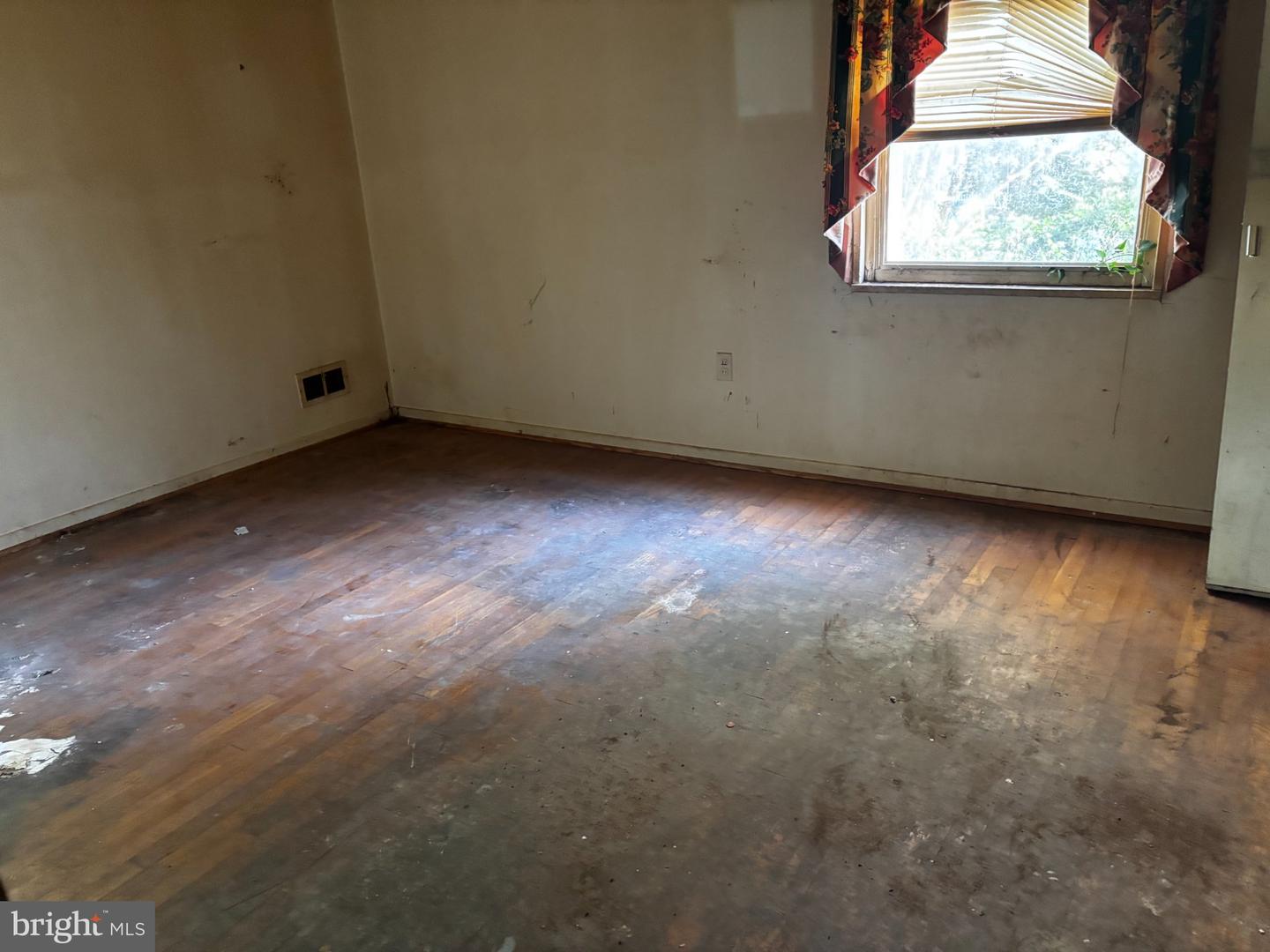52 Greenmeadow Dr Property Photo 6