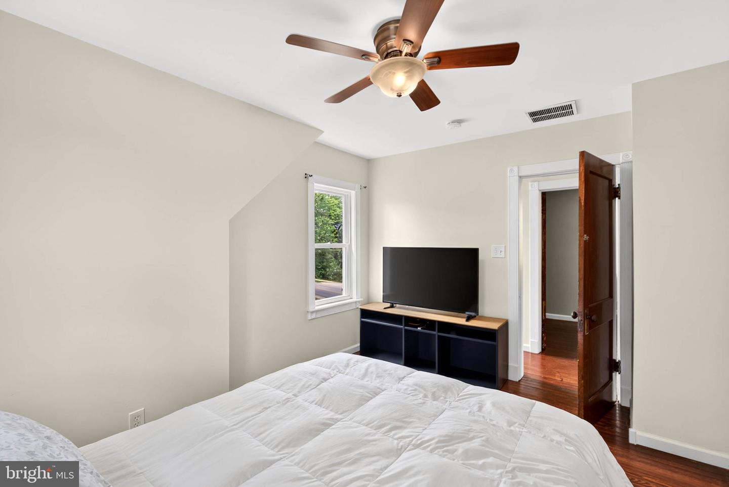 4807 Kenwood Ave Property Photo 26