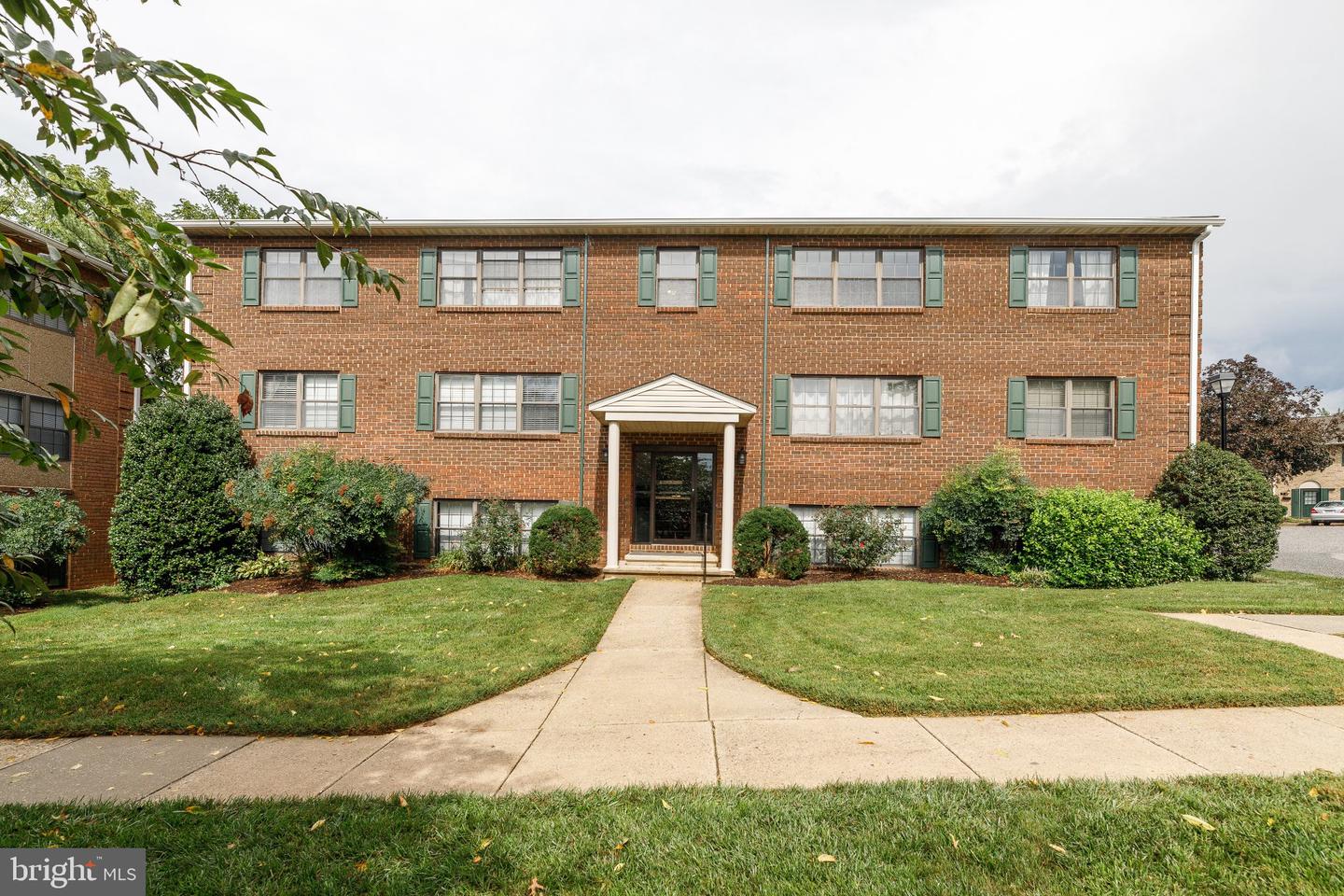 20 Alanbrooke Ct #20f Property Photo 5