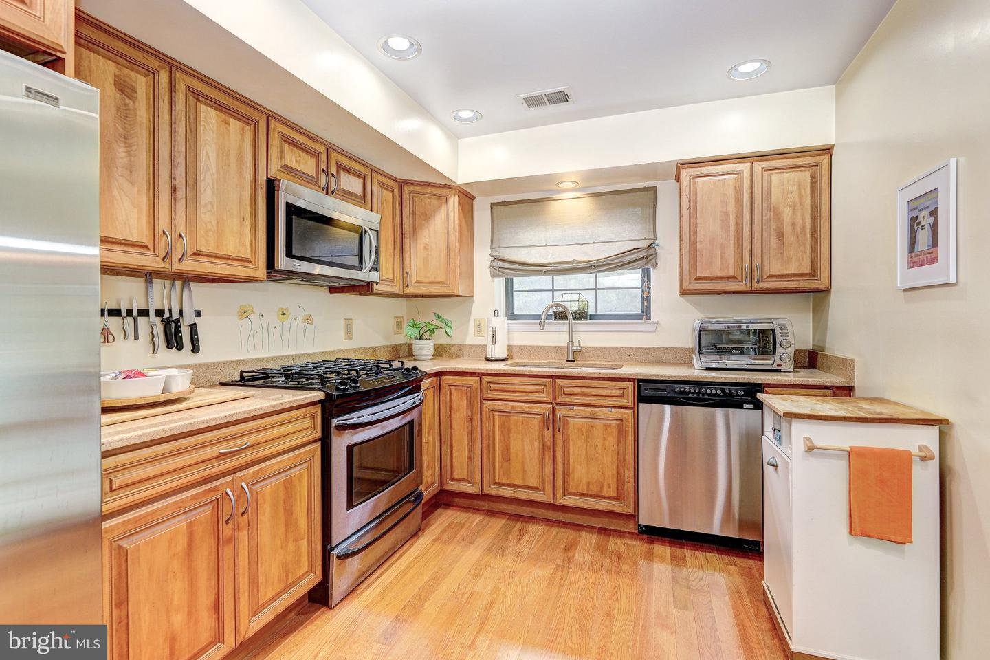 20 Alanbrooke Ct #20f Property Photo 13