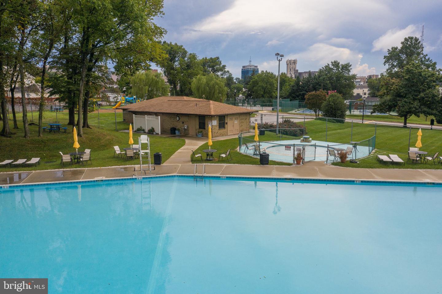 20 Alanbrooke Ct #20f Property Photo 31