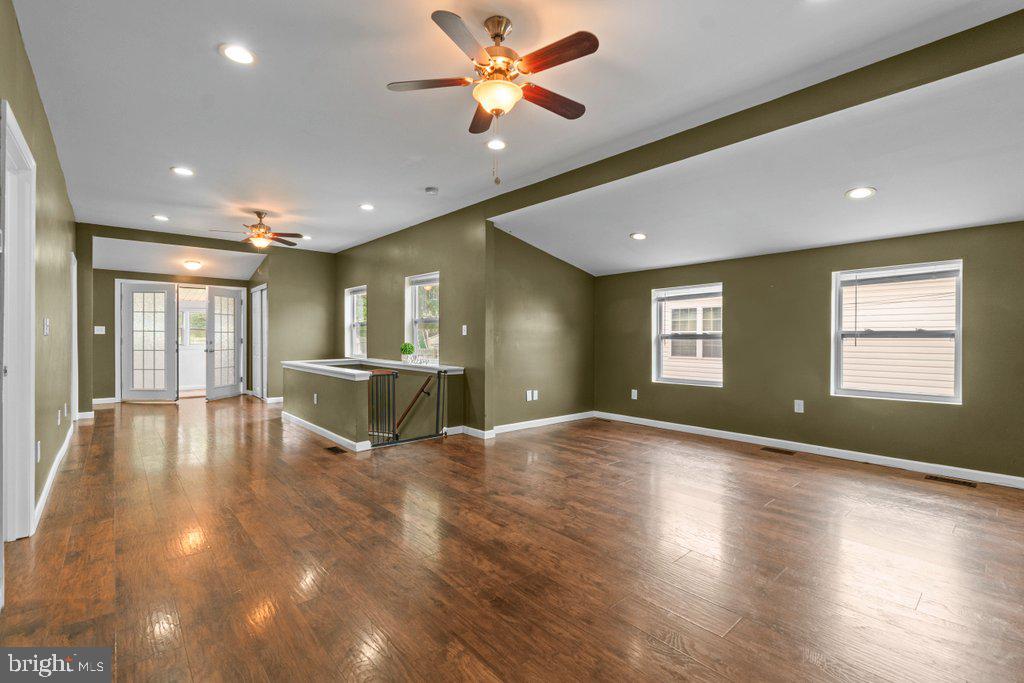 237 3rd Ave Property Photo 6
