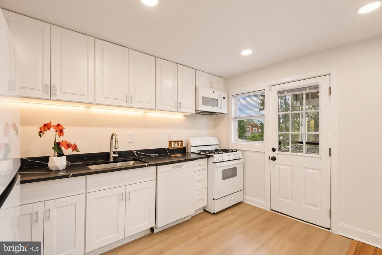 1403 Dartmouth Ave Property Photo 9