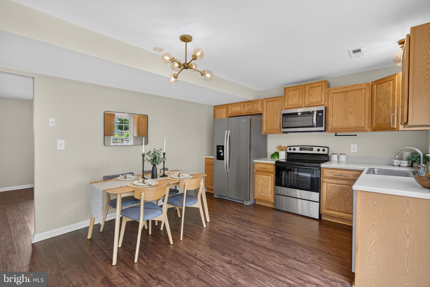8 Glenwood Ave Property Photo 6