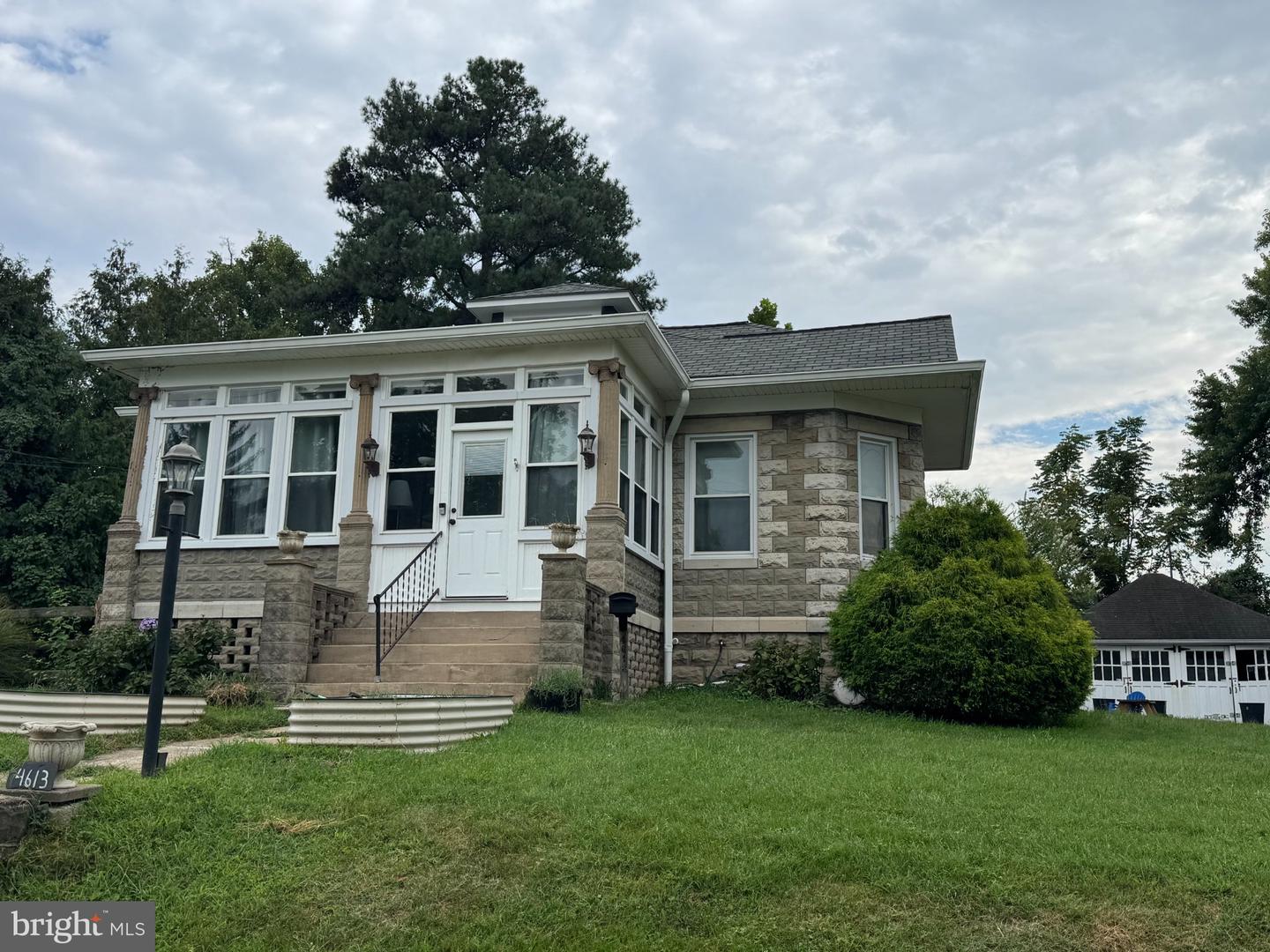 4613 LINDEN AVE Property Photo 1