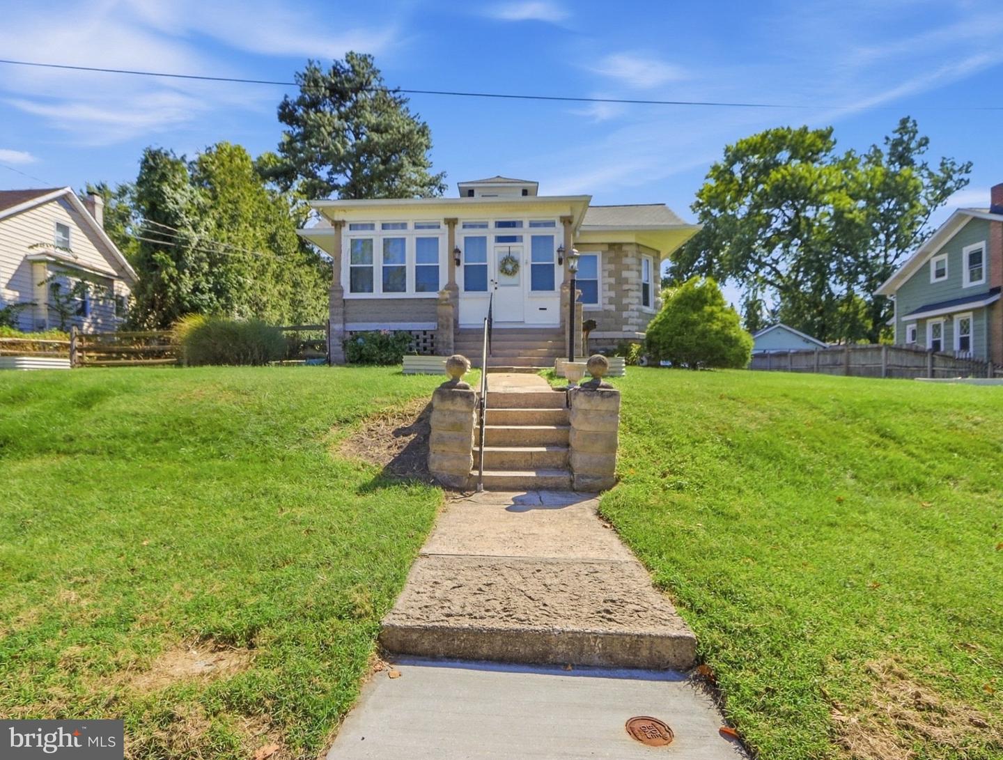4613 Linden Ave Property Photo 1
