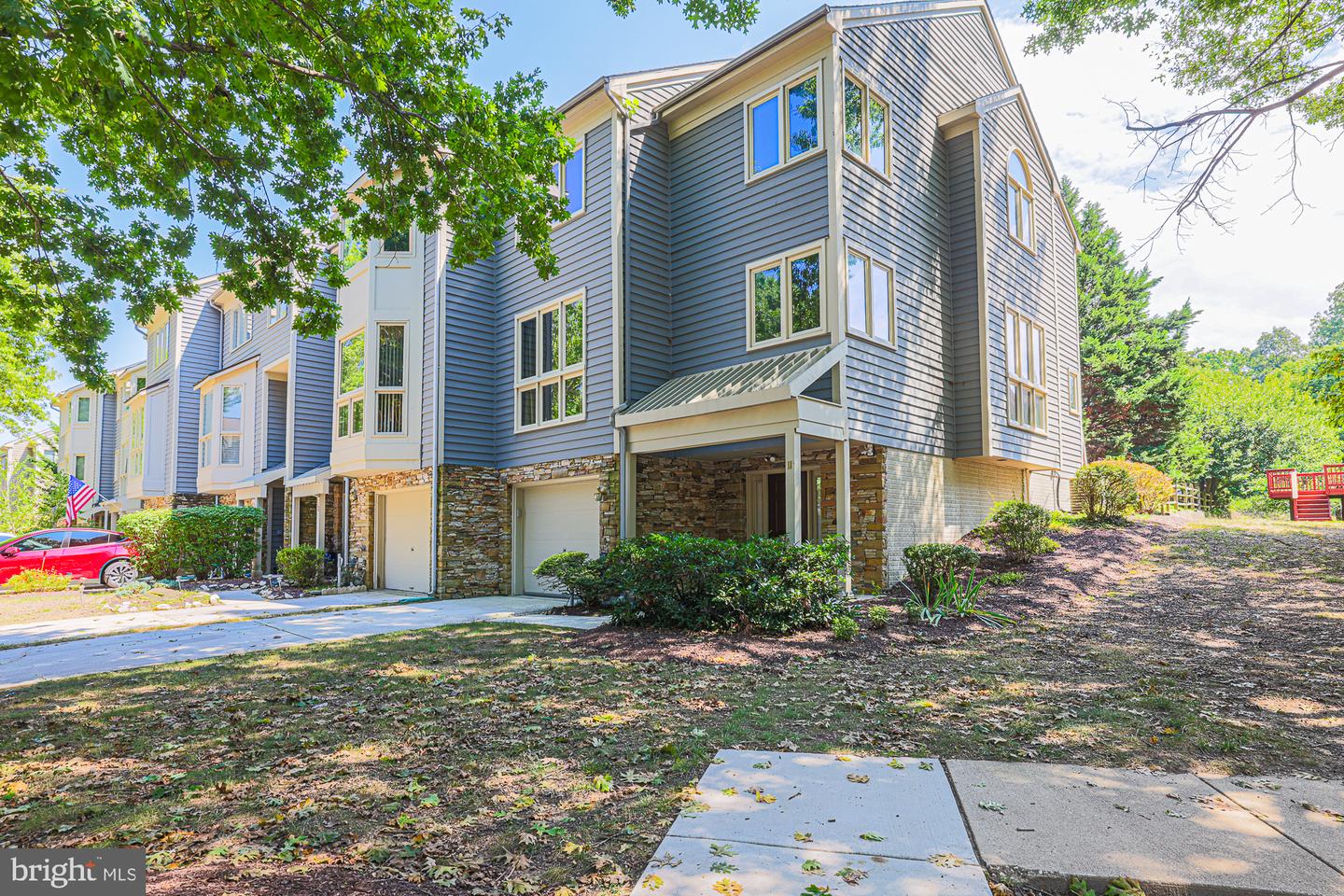 11 STRIDESHAM CT