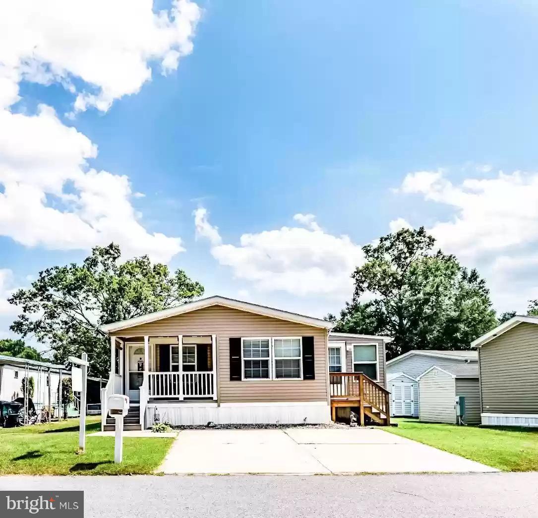 3501 Honeysuckle Ln Property Photo 1