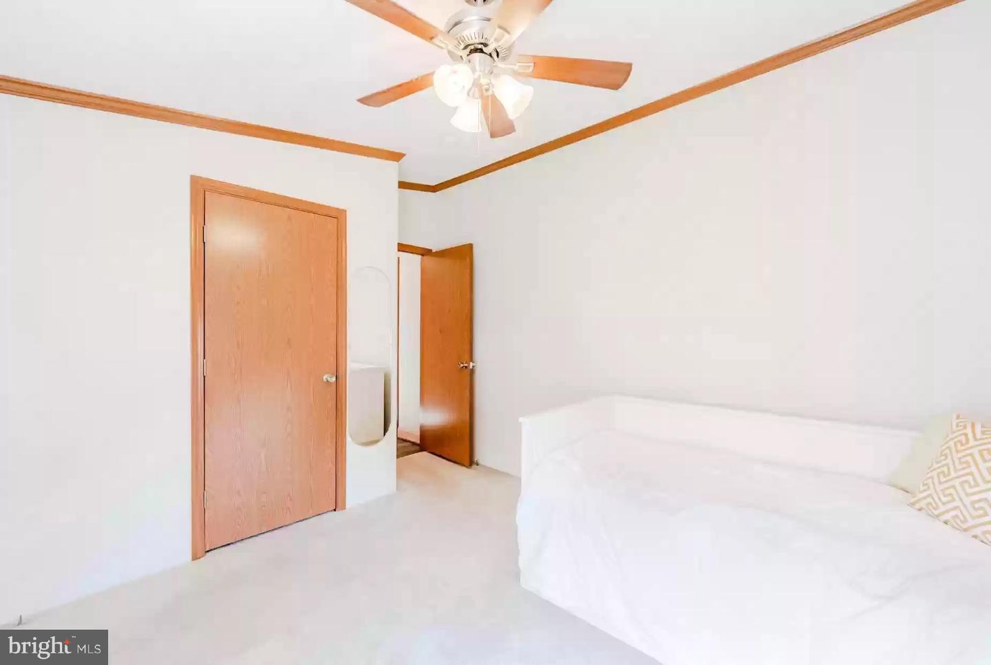 3501 Honeysuckle Ln Property Photo 14