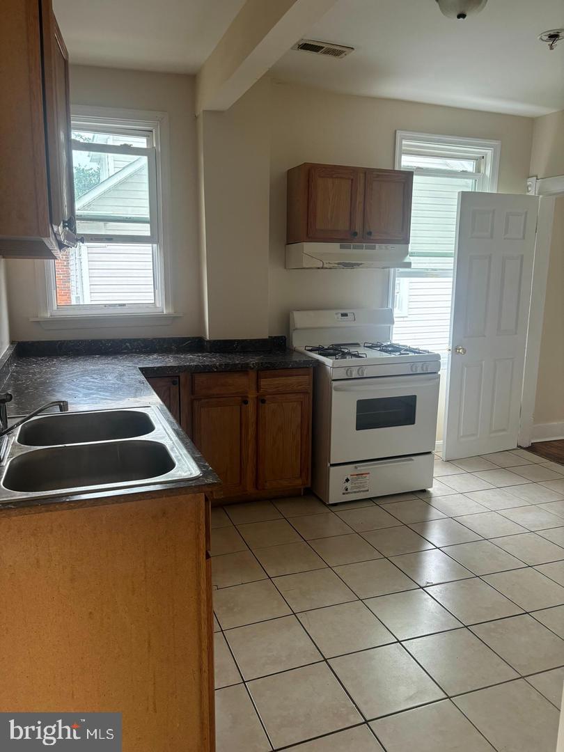 25 Egges Ln #apt.2 Property Photo 6
