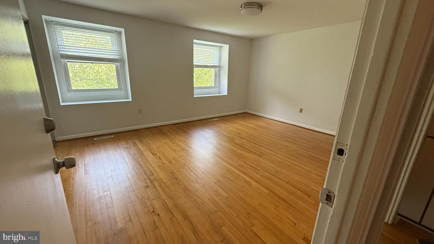 19 Wimbledon Ln Property Photo 6