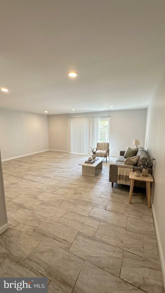 19 Wimbledon Ln Property Photo 9