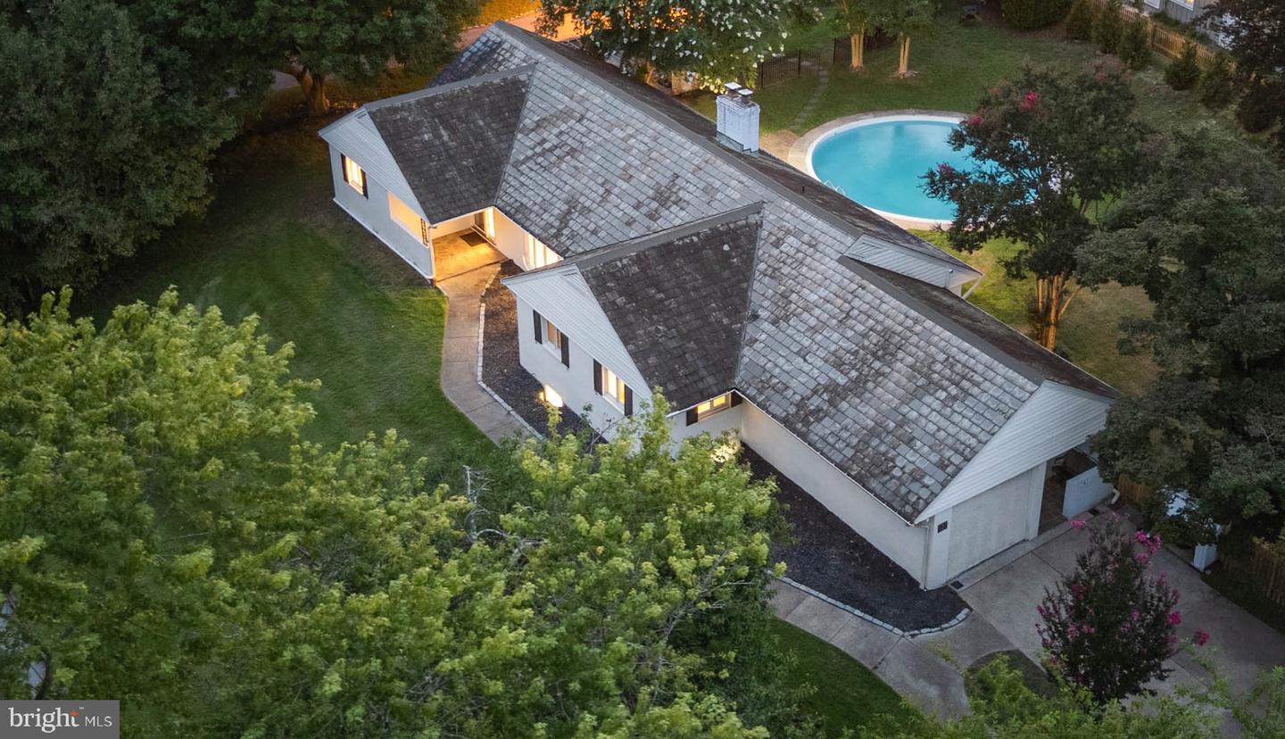 2 LAKE MANOR CT Property Photo 1