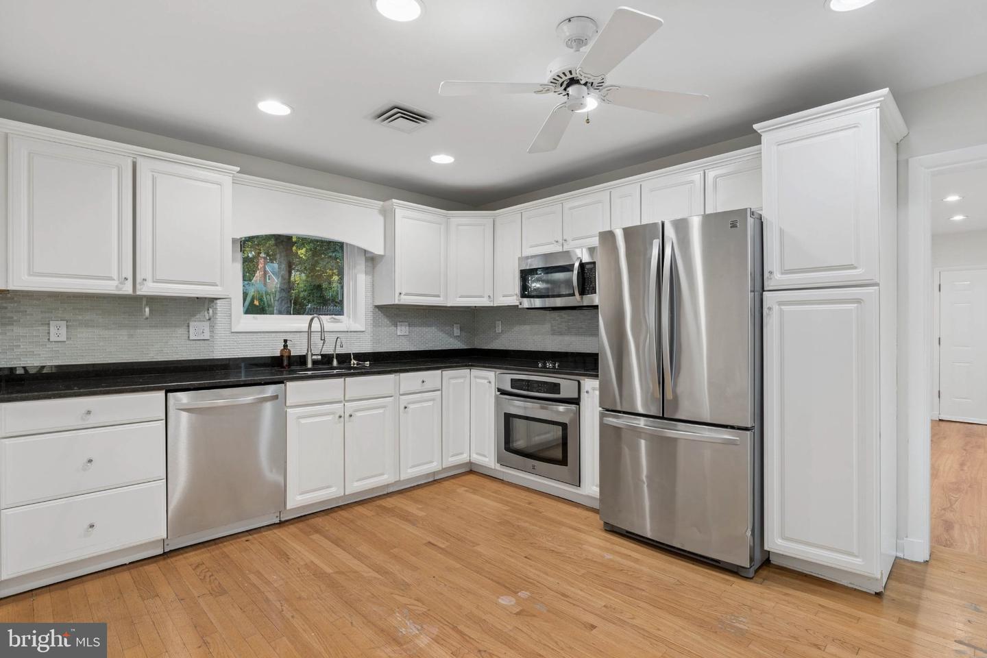 2 Lake Manor Ct Property Photo 9