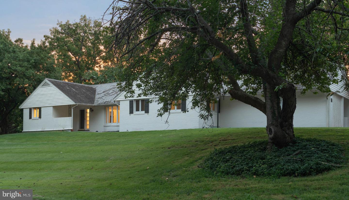 2 Lake Manor Ct Property Photo 16