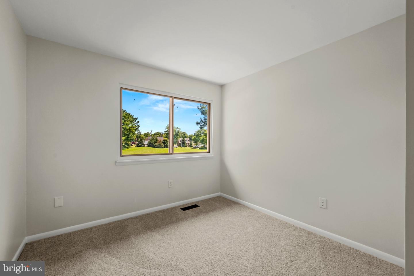 89 King Henry Cir #89 Property Photo 18