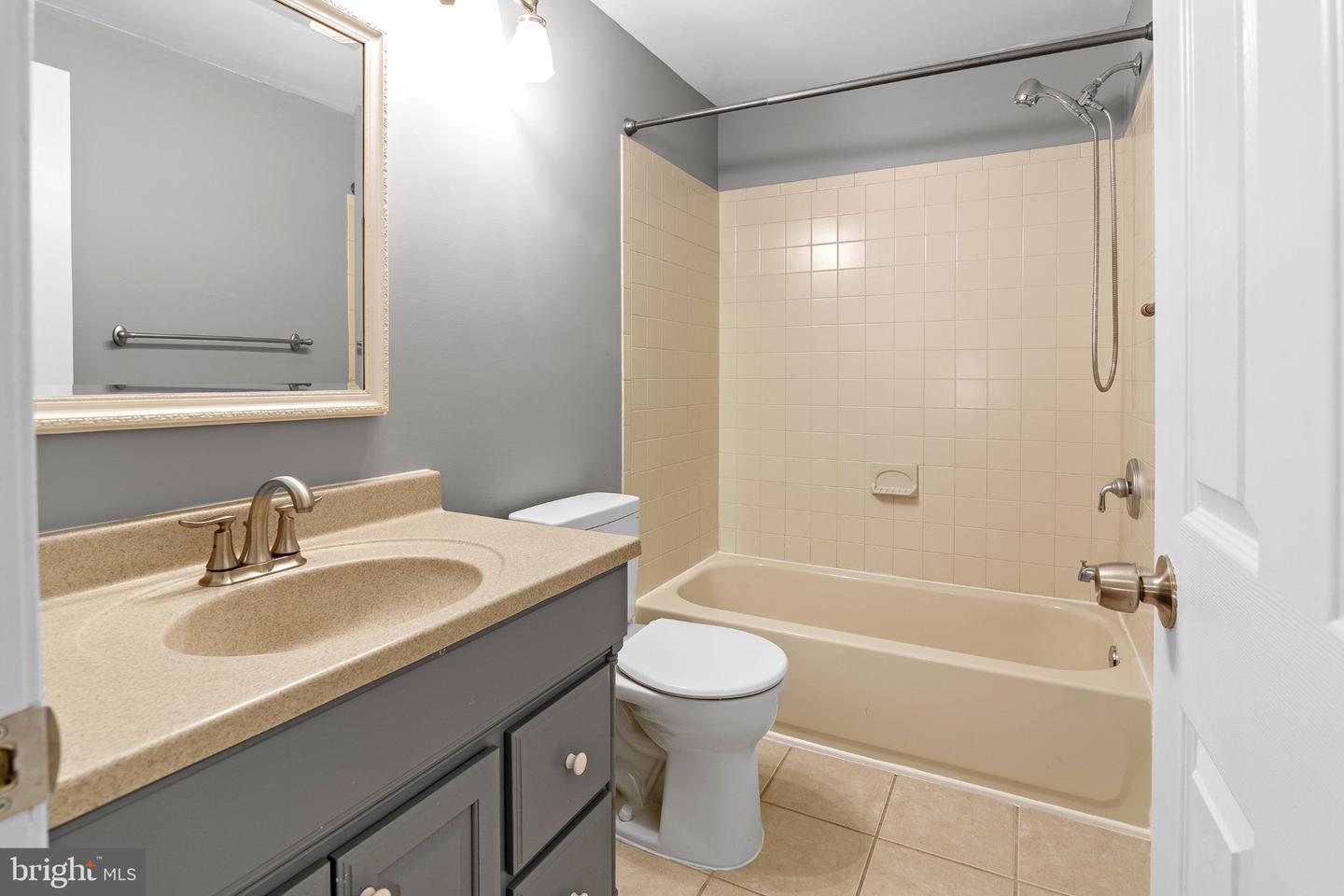 24 Southwark Bridge Way Property Photo 38