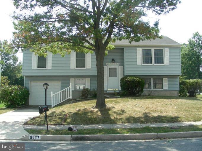 8627 SAXON CIR Property Photo 1