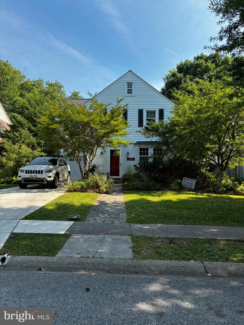 906 GREENLEIGH Property Photo 1