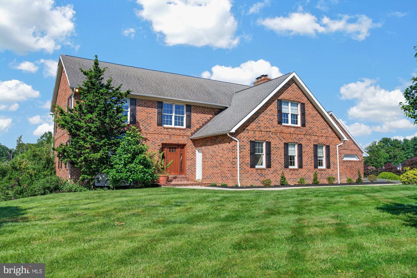 4 Country Hill Ct Property Photo 1