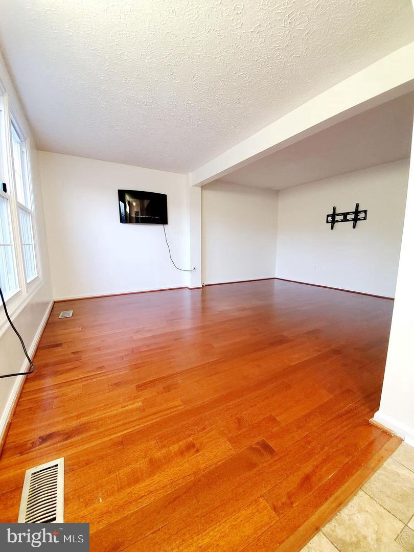 24 Ramsgate Ct Property Photo 5