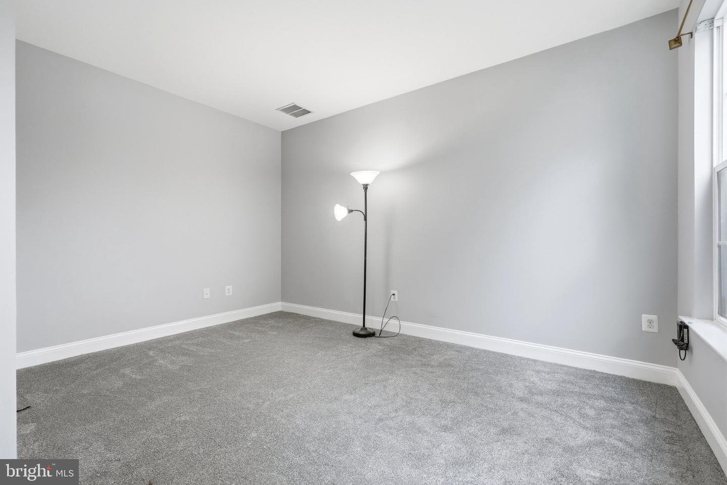 37 Meridian Ln Property Photo 9