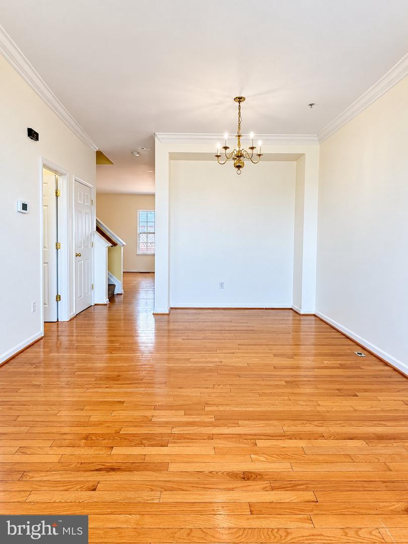 9708 Leah Way Property Photo 4