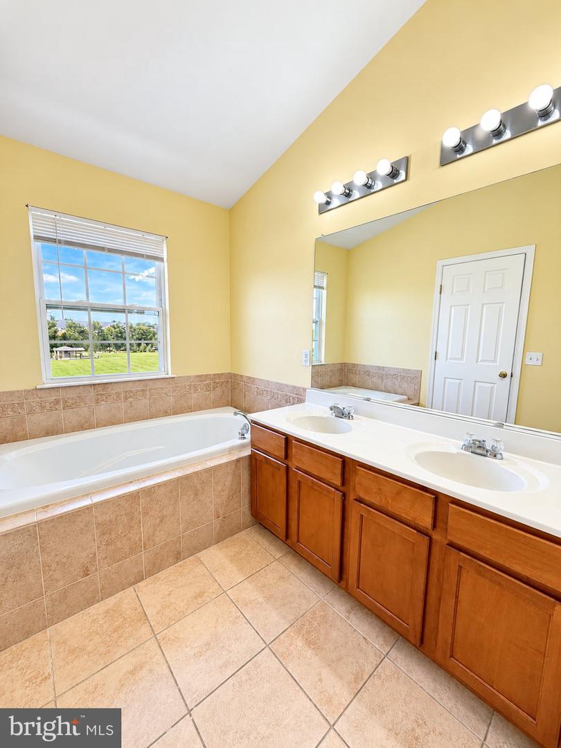9708 Leah Way Property Photo 14