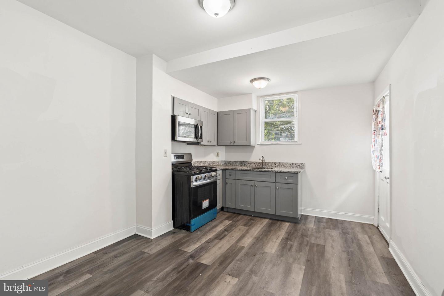 540 46th St Property Photo 14