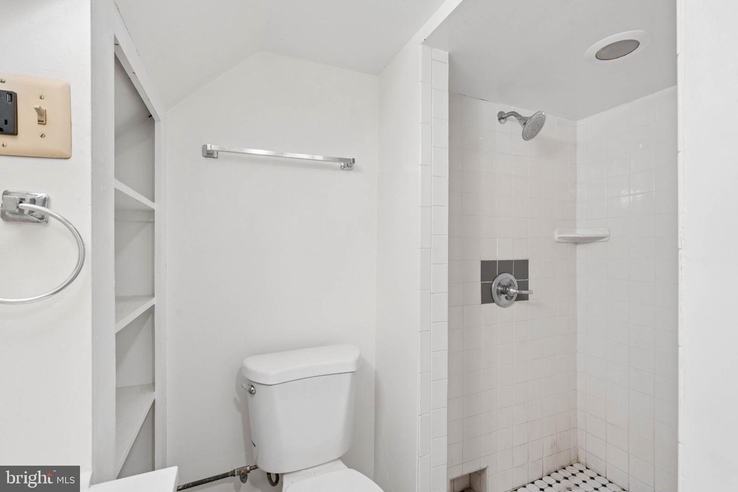 540 46th St Property Photo 22