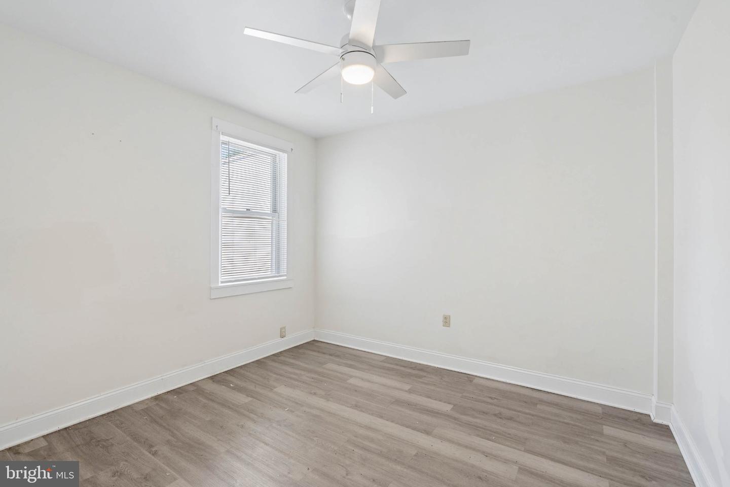 540 46th St Property Photo 30