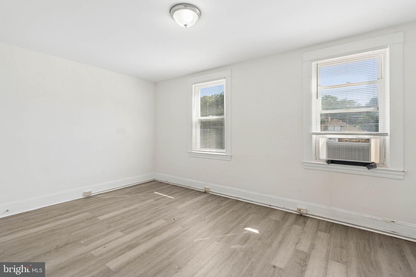 540 46th St Property Photo 32