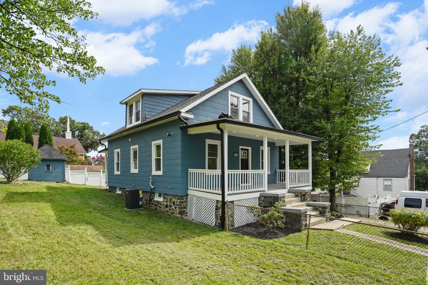 1905 Featherbed Ln Property Photo 2