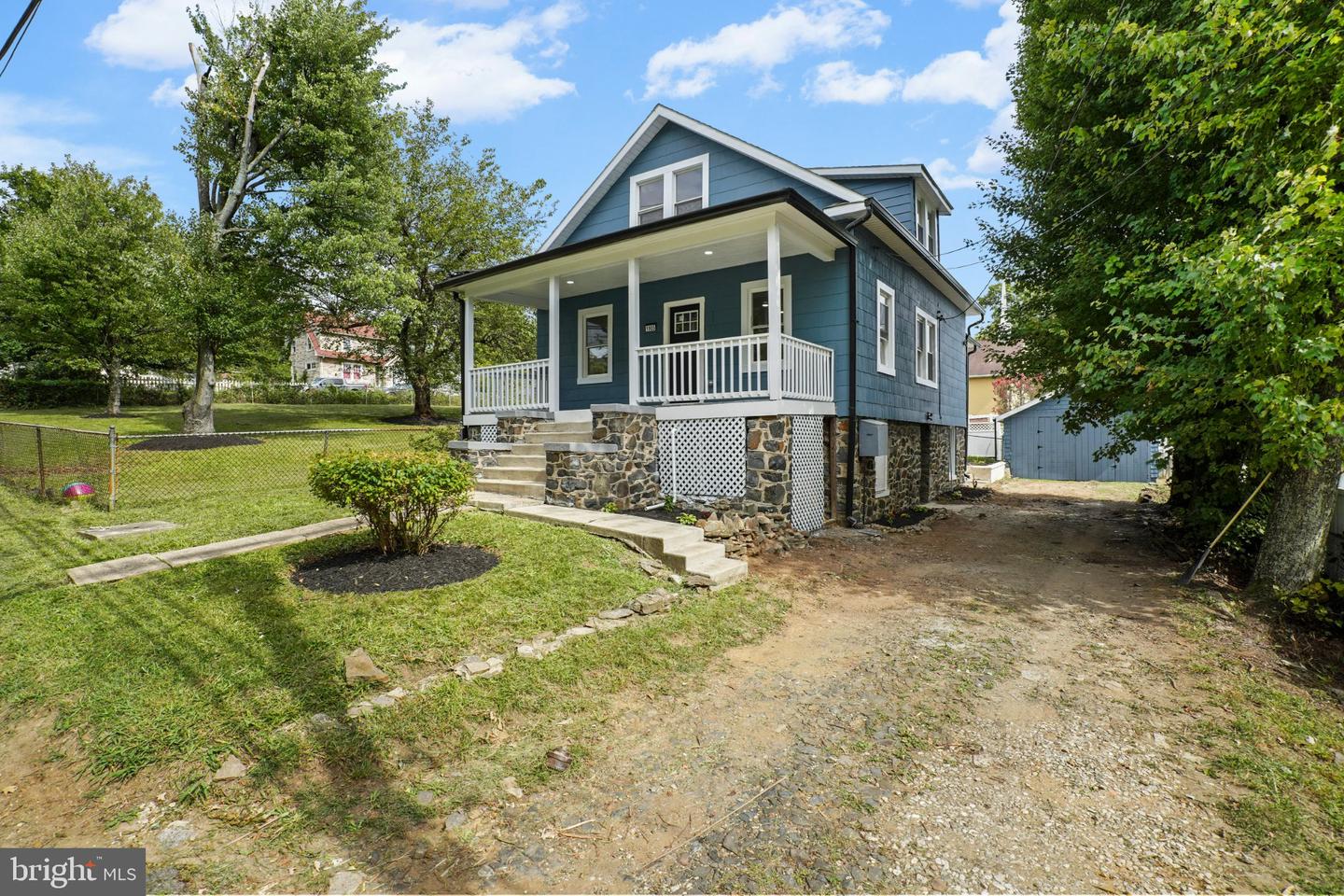 1905 Featherbed Ln Property Photo 4
