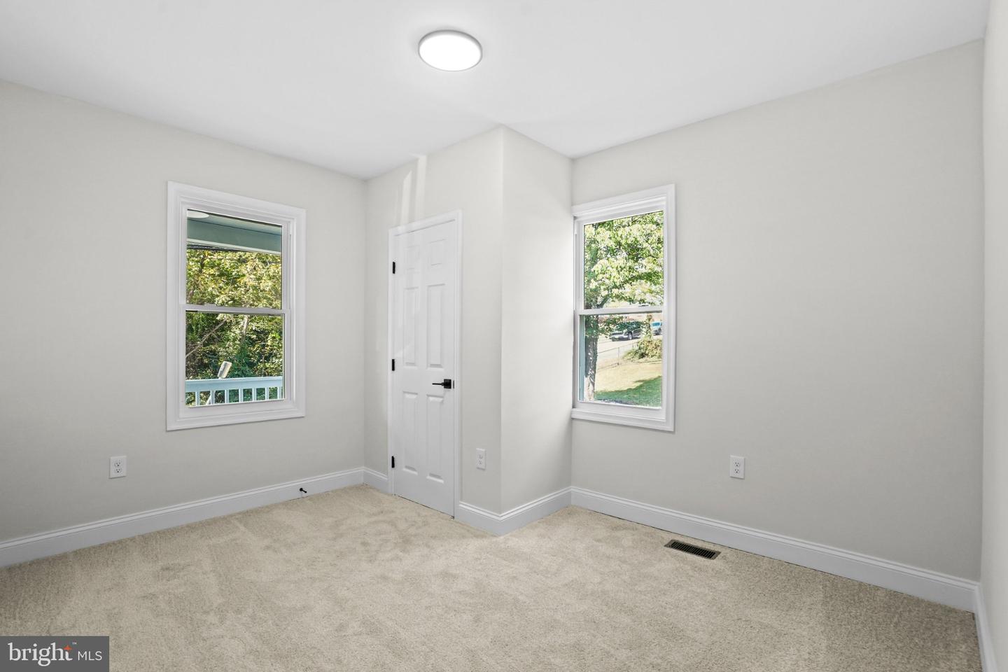 1905 Featherbed Ln Property Photo 26