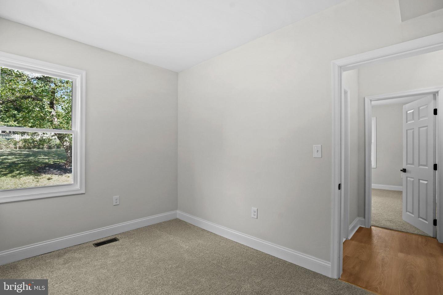 1905 Featherbed Ln Property Photo 27