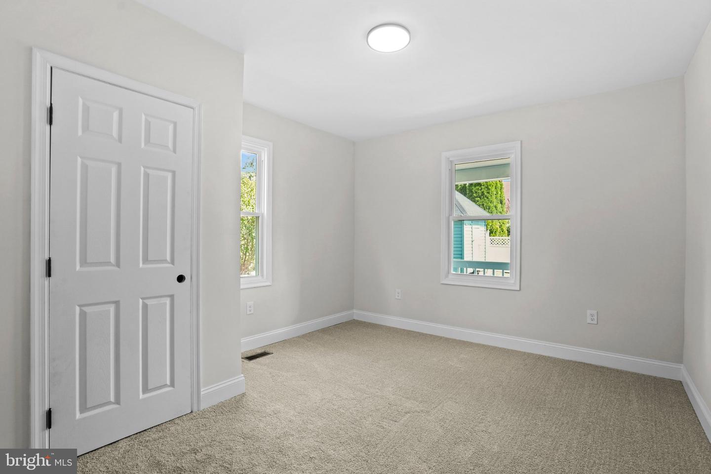 1905 Featherbed Ln Property Photo 28