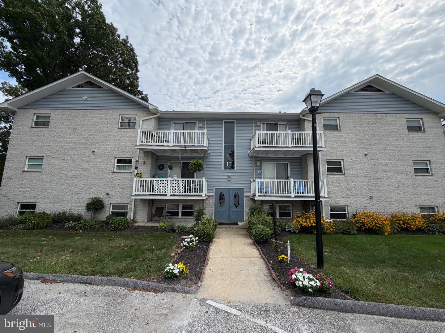 17 WARREN LODGE CT #1C Property Photo 1