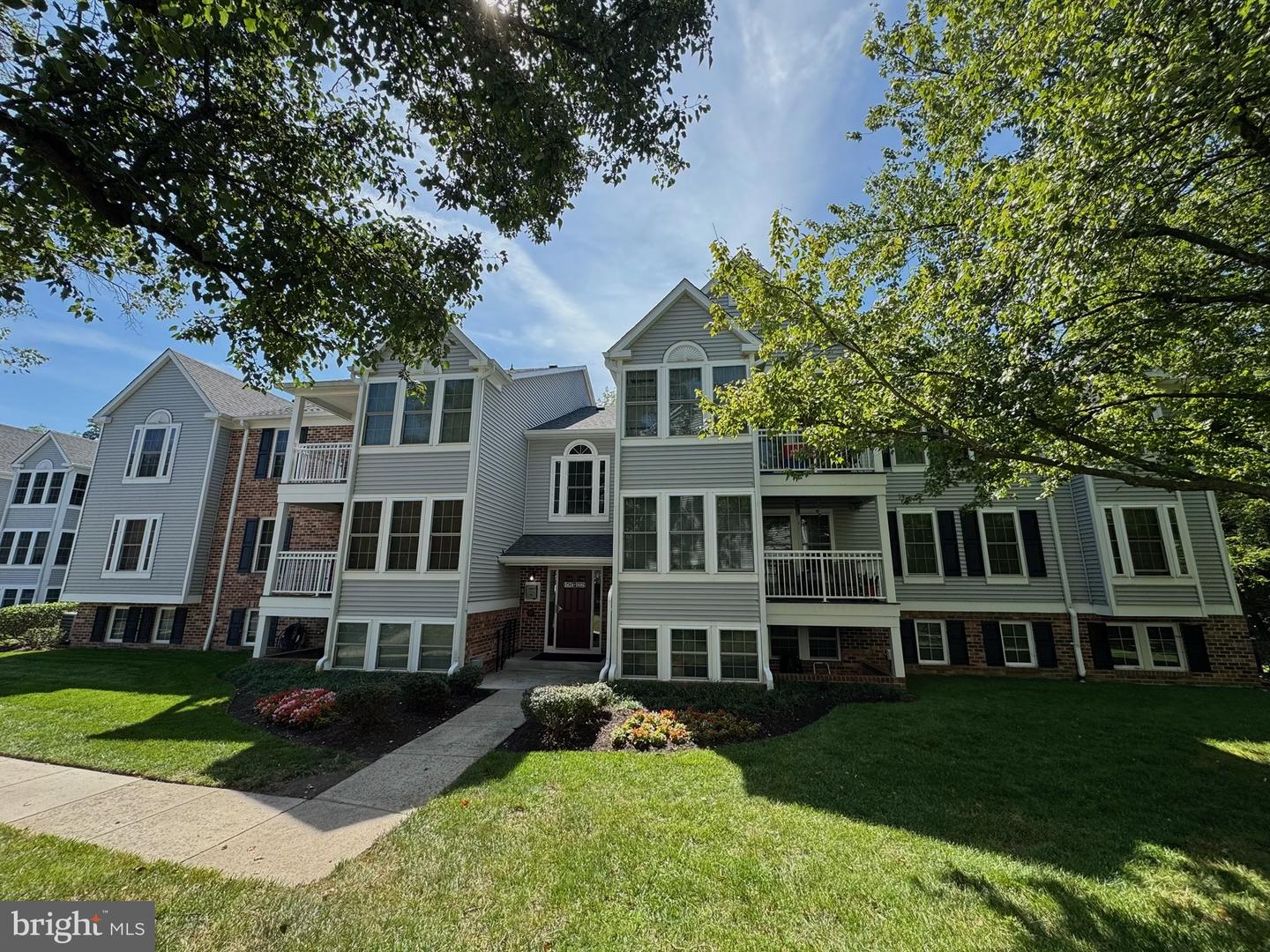 1436 Greenbriar Cir #3-1436 Property Photo 1