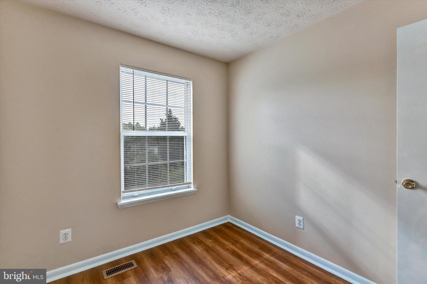 73 Chelmsford Ct Property Photo 26