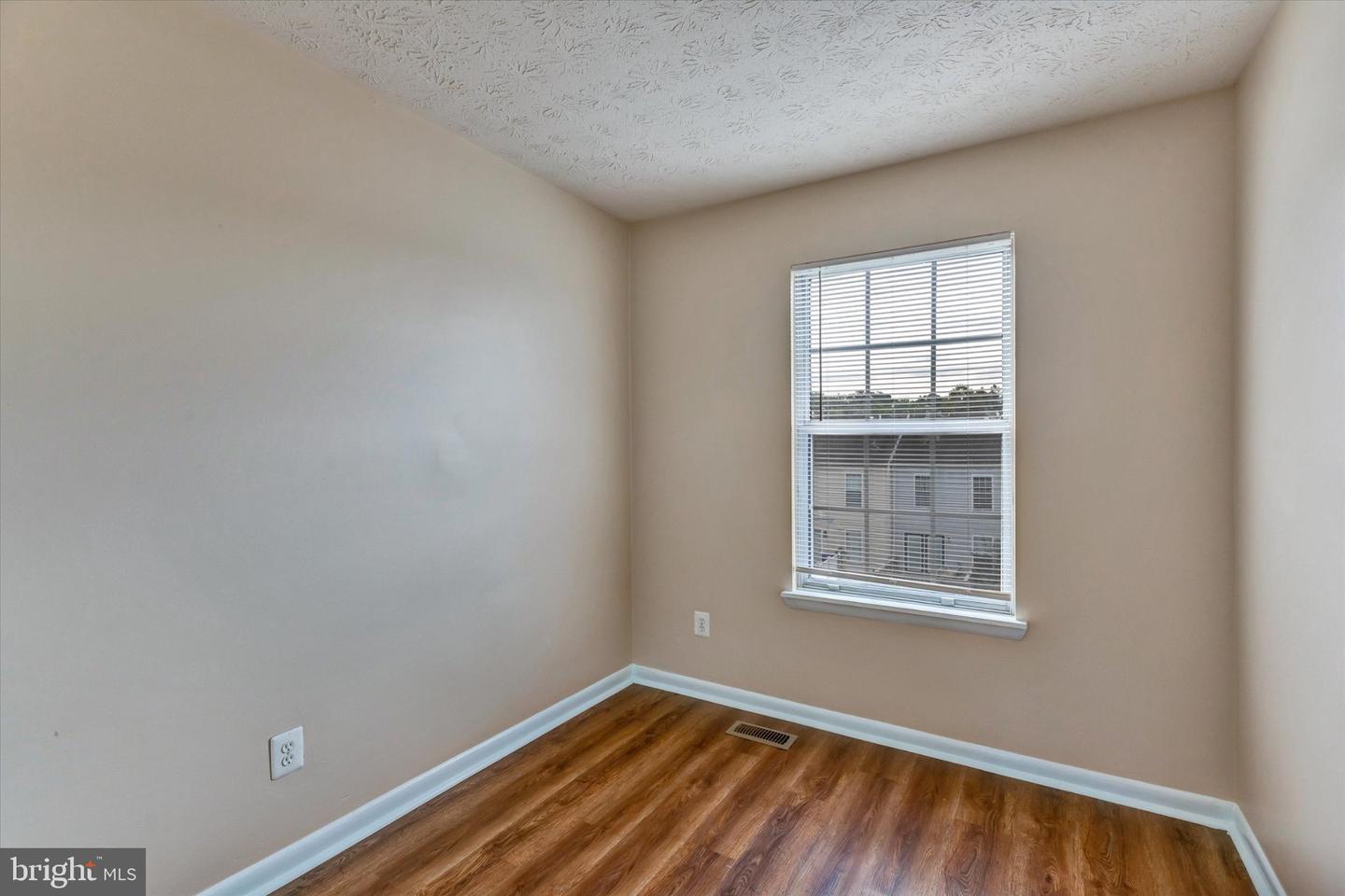 73 Chelmsford Ct Property Photo 27
