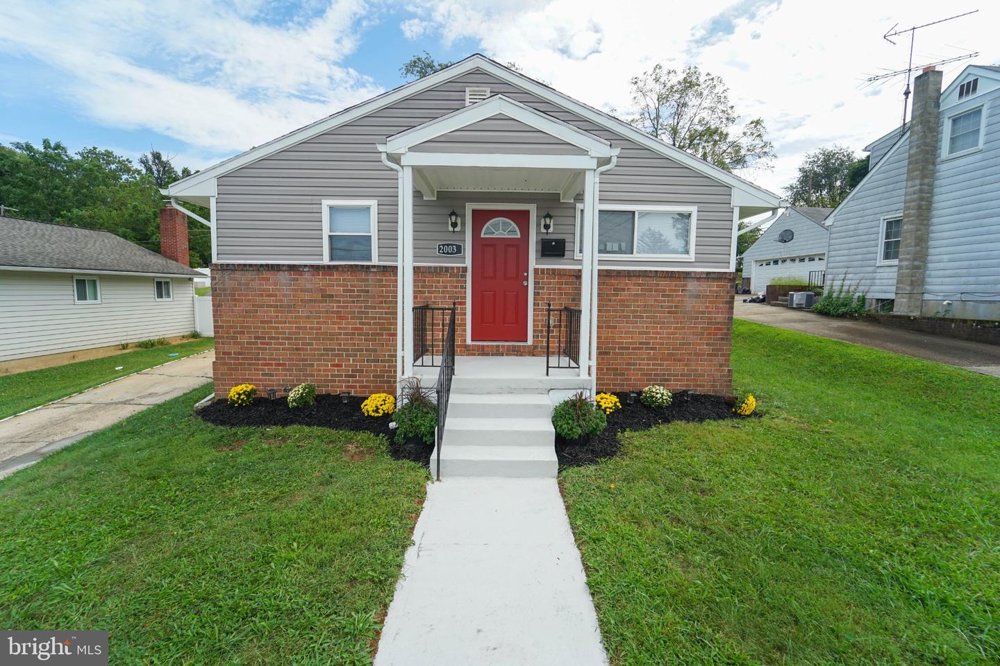 2003 HILLSIDE DR