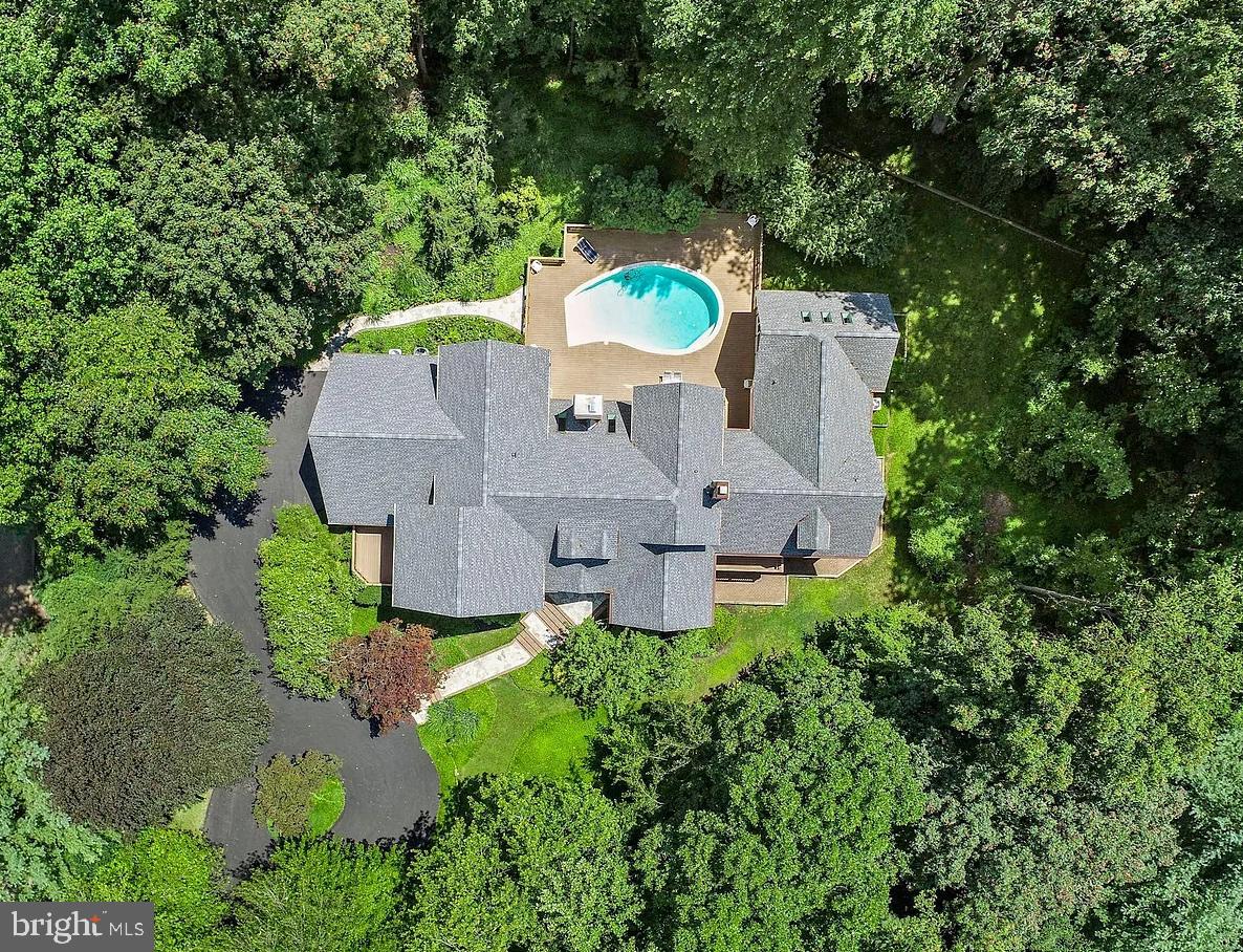 2 Roland Ct Property Photo 2