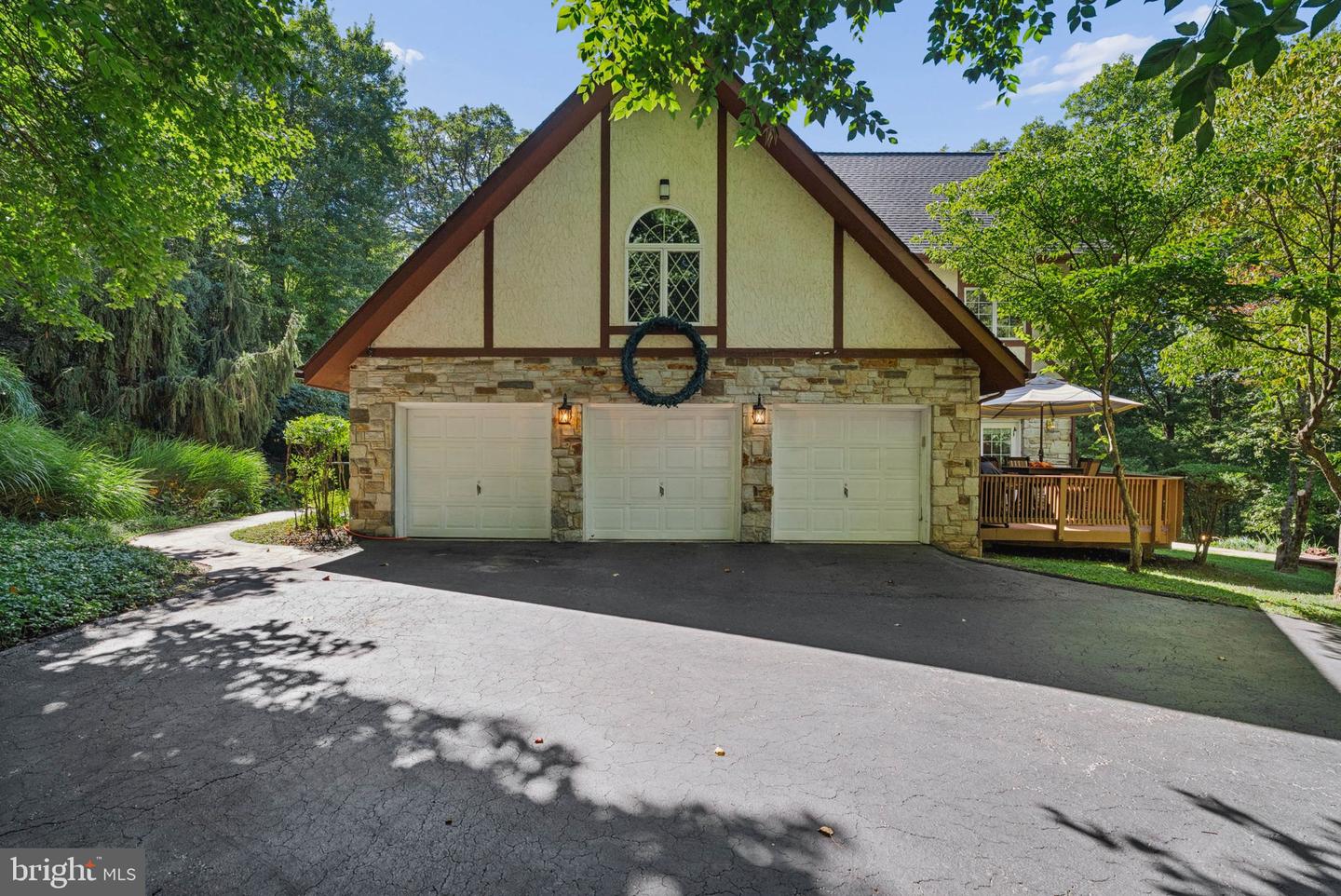 2 Roland Ct Property Photo 6