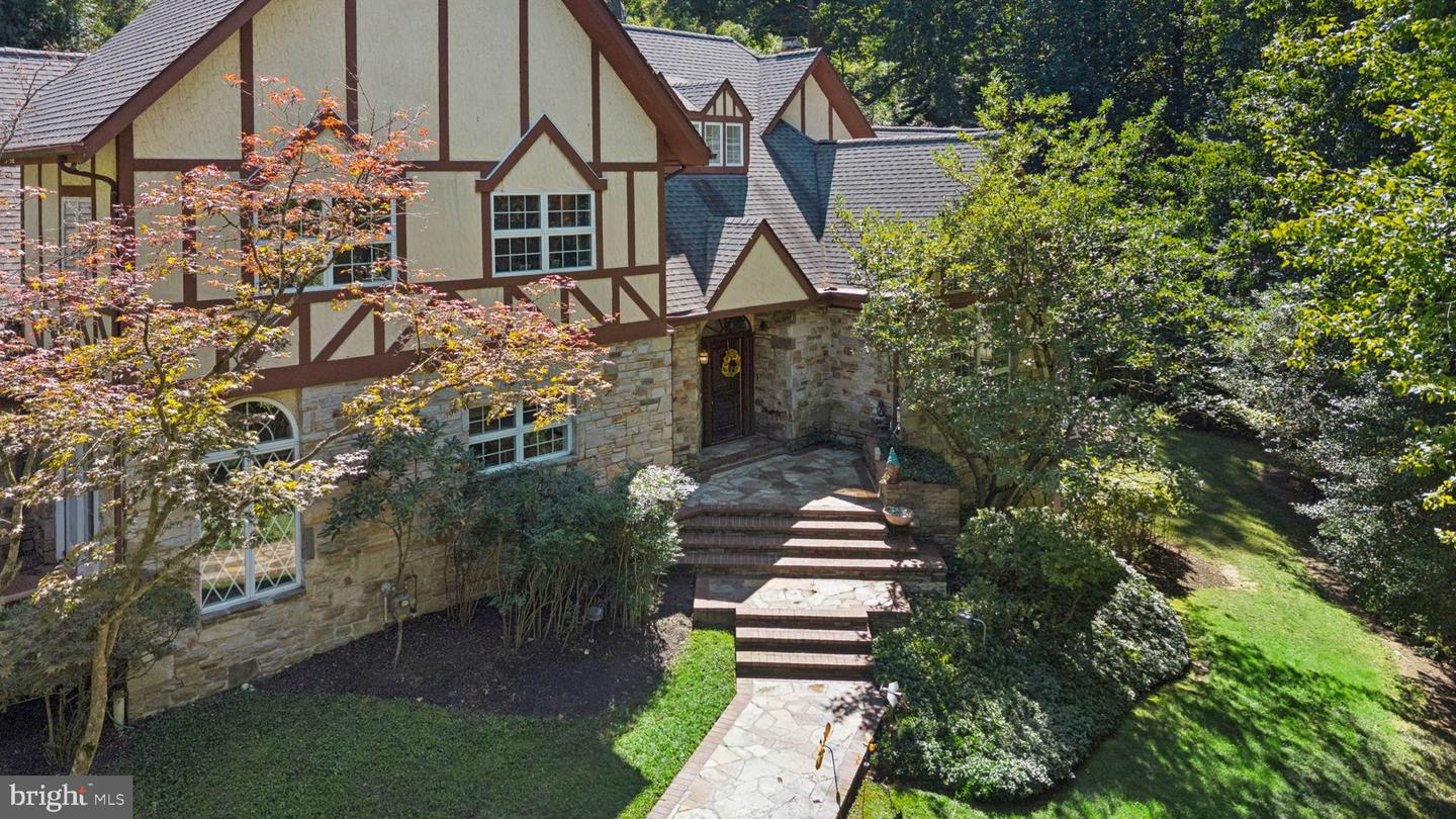2 Roland Ct Property Photo 8